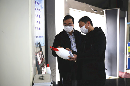 扬中法院党组书记院长朱晓军赴开发区法庭检查疫情防控工作