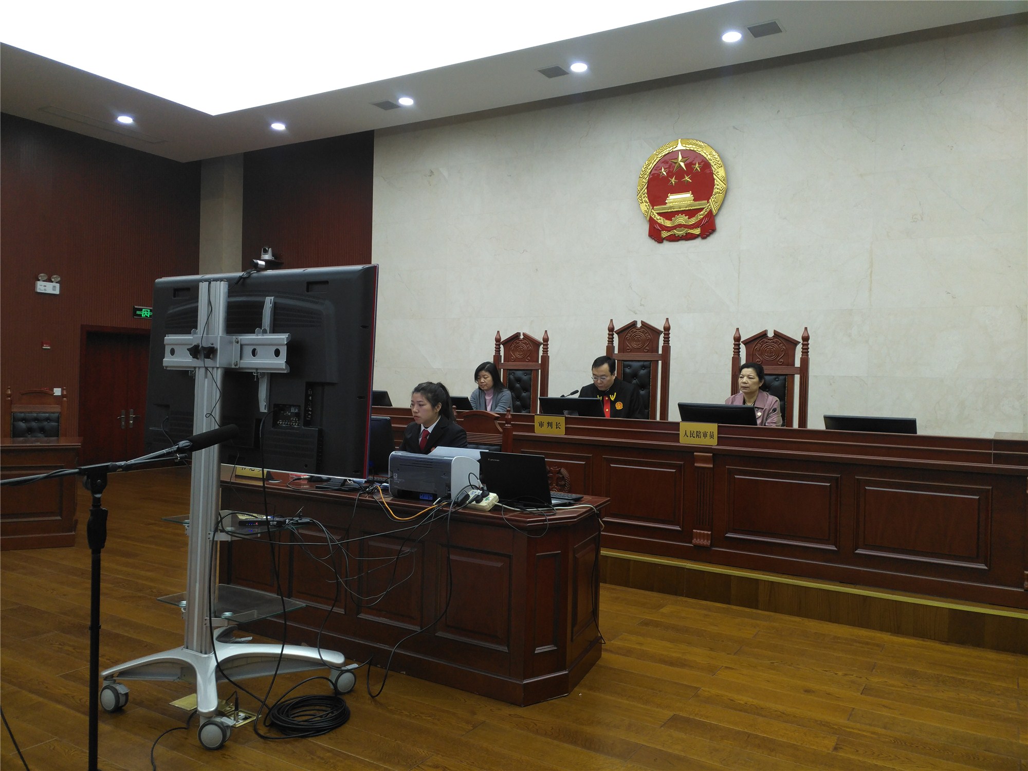 朱晓军院长带头网上办案_副本.jpg