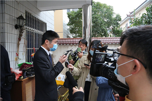 执行法官向网友介绍案情.JPG
