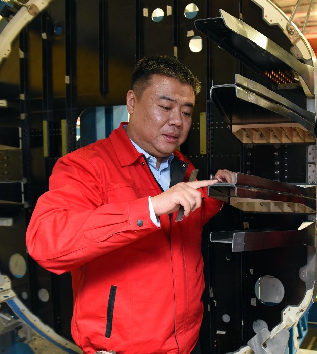 王巍平时工作照（图片来自网络）.jpg