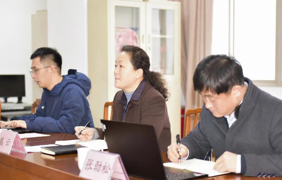 检查组听取.jpg