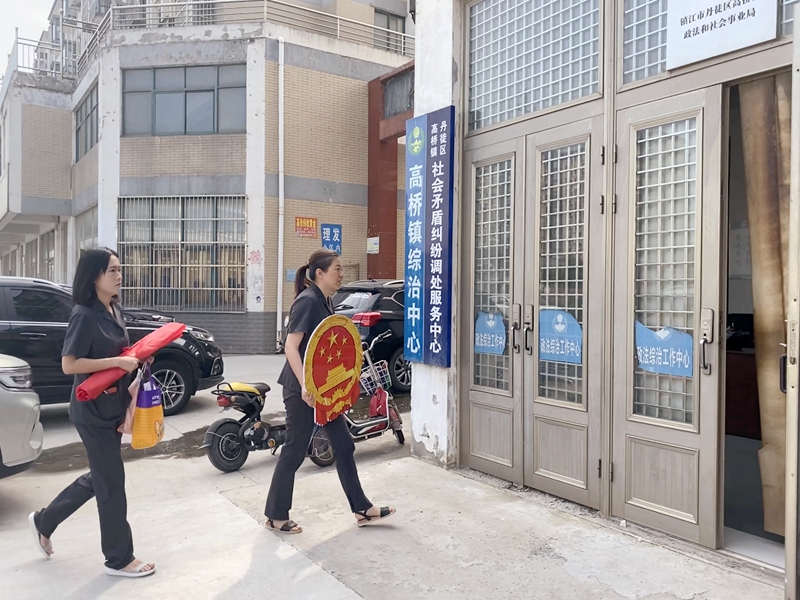 走进高桥镇司法所.jpg