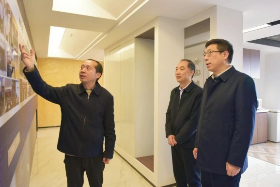 镇江中院党组书记、院长叶巍带队赴镇江仲裁委、市律师协会开展调研